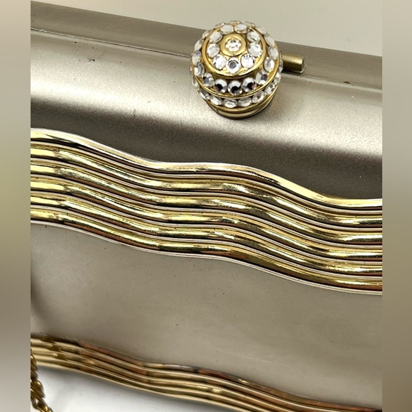 Vintage Sasha Hard Clutch Gold Tone with Chain Strap - Picture 4 of 13
